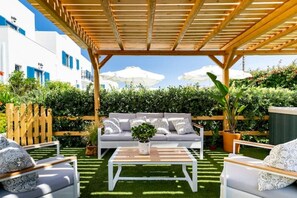 Terrace/patio - Ikaros Studios - Pool & Jacuzzi, 5 mins from beach (Naxos)