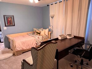 4 bedrooms, desk, free WiFi, bed sheets