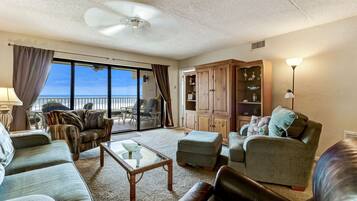 Condo, 2 Bedrooms | Living area