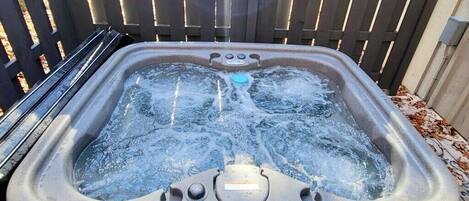 Alpehytte, 2 soverom | Utendørs boblebad