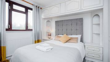 House | 3 bedrooms, iron/ironing board, free WiFi, bed sheets
