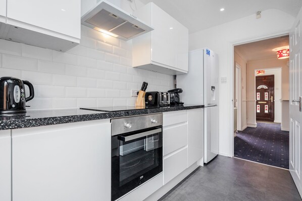House | Private kitchen | Fridge, microwave, oven, stovetop