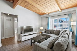 Living area - Heart of Capitola Vacation Rental (Capitola)