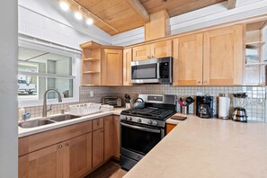 Fridge, microwave, oven, stovetop - Heart of Capitola Vacation Rental (Capitola)