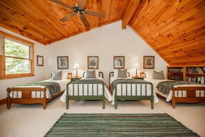 3 bedrooms, desk, iron/ironing board, travel cot