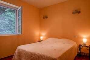 2 chambres, fer et planche à repasser, Wi-Fi gratuit, draps fournis