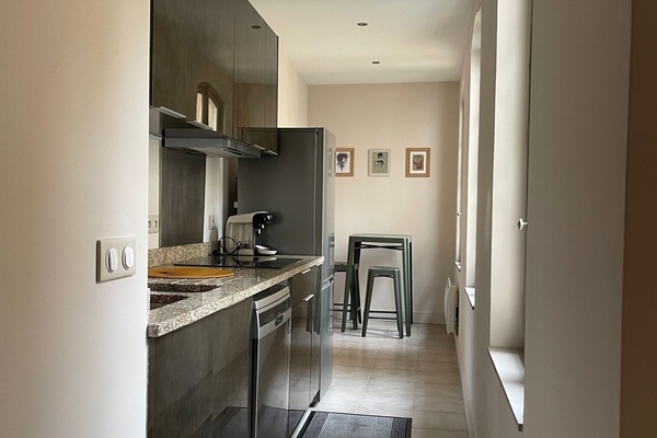 Réfrigérateur, micro-ondes, plaque de cuisson, lave-vaisselle