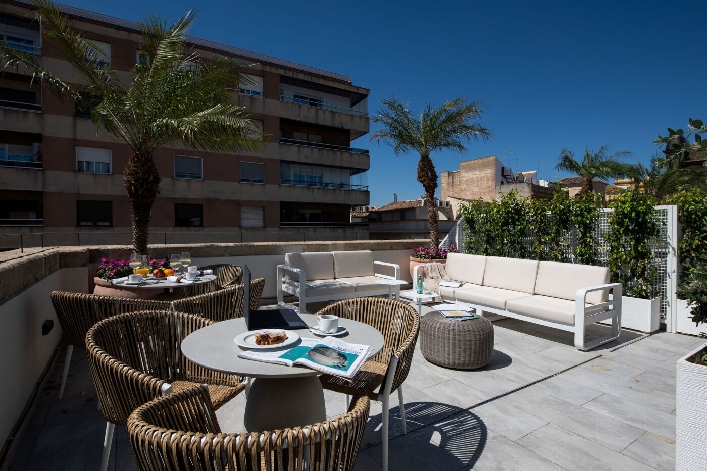 屋外ダイニングエリア