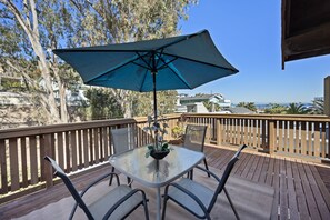 Outdoor dining - 221W: Family Friendly Avalon Home, Golf Cart, Large Deck + Outdoor Dining (Avalon)