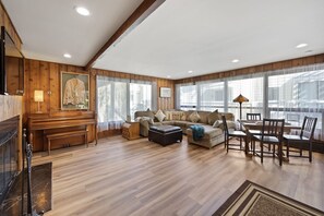 TV - 221W: Family Friendly Avalon Home, Golf Cart, Large Deck + Outdoor Dining (Avalon)