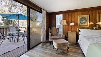 3 quartos, ferros/tábuas de passar roupa, berço de viagem, roupa de cama