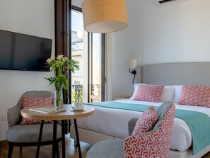1 bedroom, iron/ironing board, internet, bed sheets
