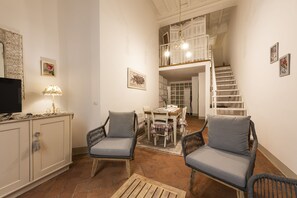 Comfort Apartment | Living area | 32-inch flat-screen TV with digital channels, TV - Toscanella Romantic (Florence)