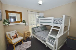 3 bedrooms, WiFi, bed sheets
