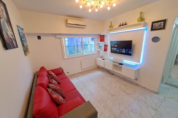 Espacioso living, cómodo con TV digital, Wifi, Sofá, Aire Acondicionado