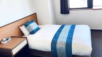 1 bedroom, desk, iron/ironing board, WiFi (free)