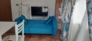 Living area - B&B L'angolino Two-room apartment with kitchen in Tuscany (Usigliano)