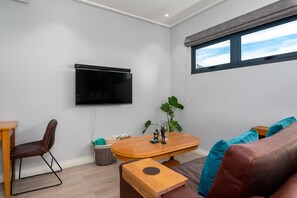 TV, Netflix, streaming services