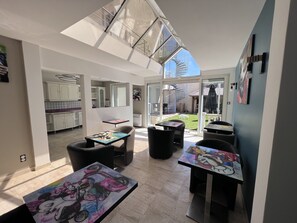 Terrace/patio - Logis Hôtel de la Poste (Vitry-le-Francois)