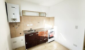 Refrigerador, horno, cafetera/tetera, tostadora