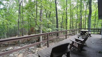 Classic House, 2 Queen Beds (Haven Home) | Balcony