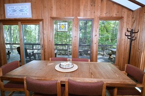 Hus Classic - 2 queensize-sängar (Haven Home) | Eget kök | Kylskåp, kaffe- och tebryggare, kryddor och frys