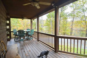 House, Multiple Beds (Seventh Heaven - Heavenly Retreat ) | Balcony - Seventh Heaven - Heavenly Retreat (Great Cacapon)