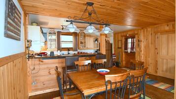 Rumah, Beberapa Tempat Tidur (Seventh Heaven - Heavenly Retreat ) | Dapur pribadi | Bumbu