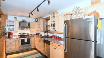 House, Multiple Beds (Seventh Heaven - Heavenly Retreat ) | Private kitchen | Spices
