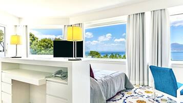 12 bedrooms, internet, bed sheets