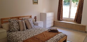 5 bedrooms, bed sheets