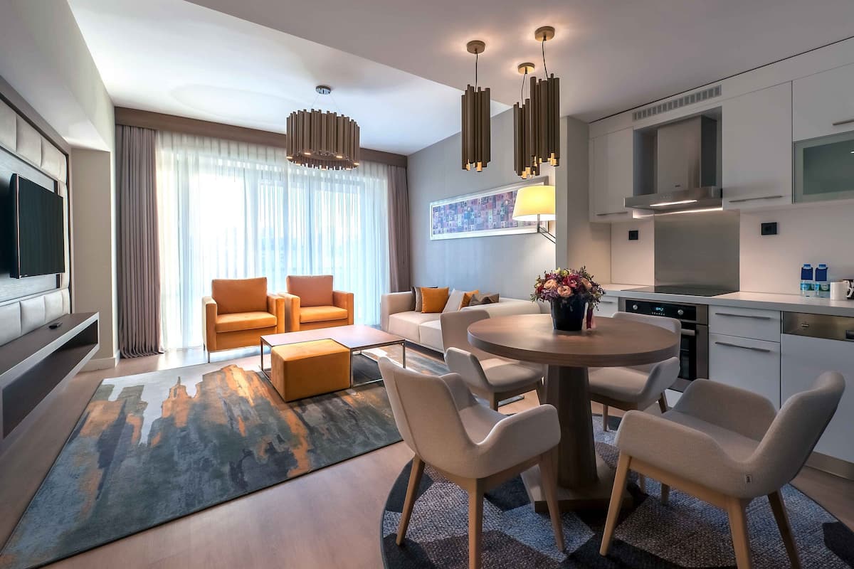 3 slaapkamers, een kluis op de kamer, individueel gedecoreerd