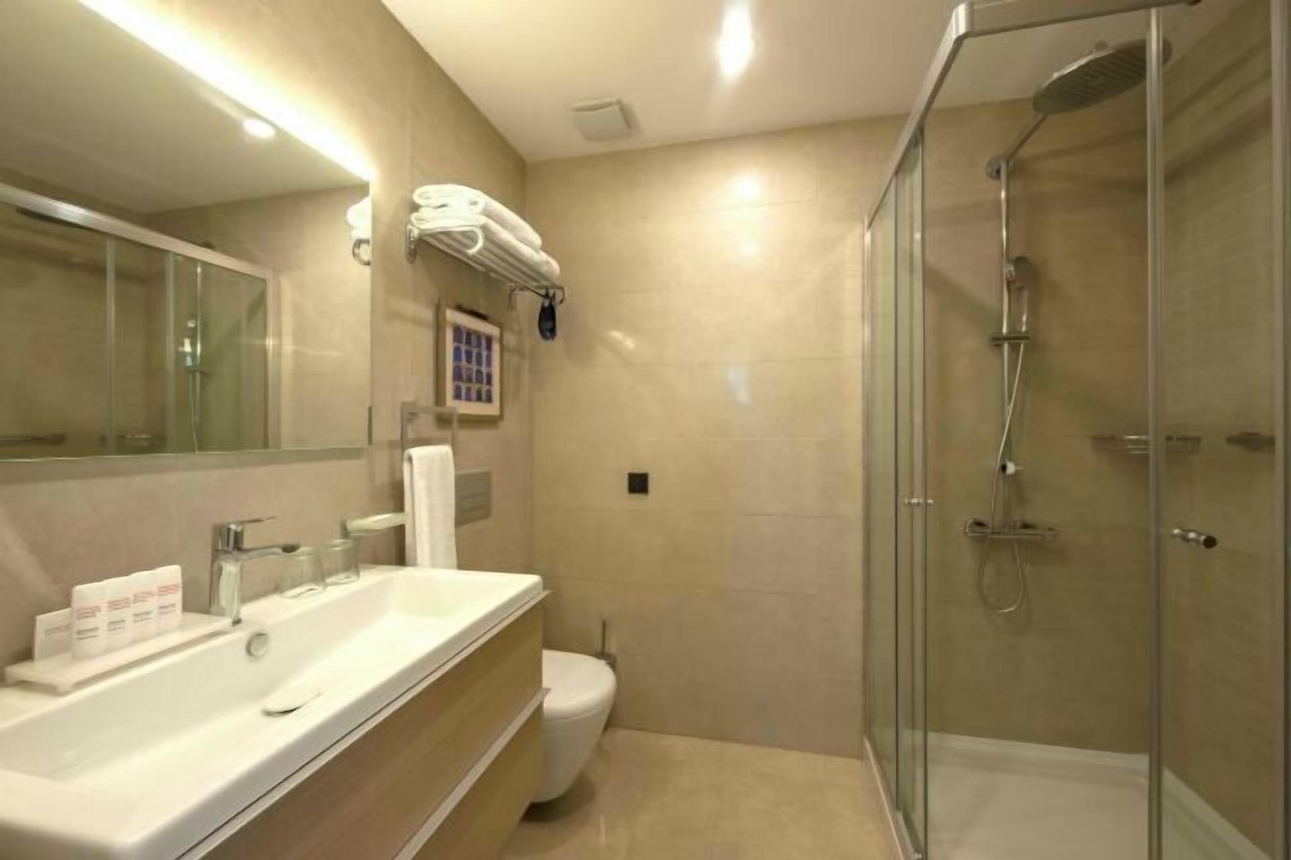 Shower, hair dryer, bathrobes, slippers