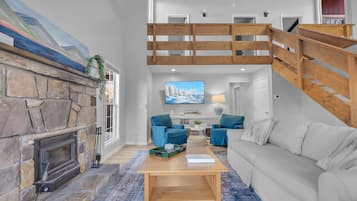 Smart TV, fireplace