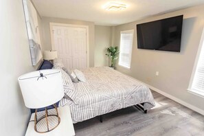 4 bedrooms, WiFi - Modern 4BR, W/Game Room,  Lots of Amenities, Free Parking (Independence)