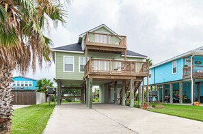Exterior - Stunning sunsets, PET FRIENDLY, peaceful and cozy on a quiet cul-de-sac! (Port Aransas)