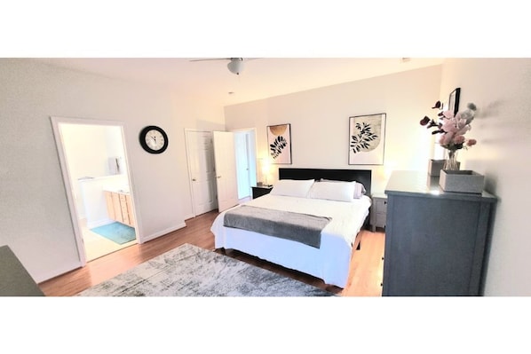 4 室のベッドルーム、WiFi (無料)