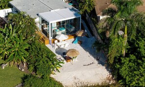 Outdoor dining - White Sand Oasis (Naples)