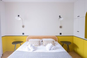 3 bedrooms, desk, iron/ironing board, WiFi - Stylish 3BD for 10 guests next to Invalides! (Paris)