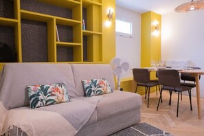 TV, offices - Stylish 3BD for 10 guests next to Invalides! (Paris)