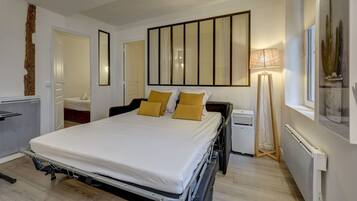 2 bedrooms, desk, iron/ironing board, WiFi