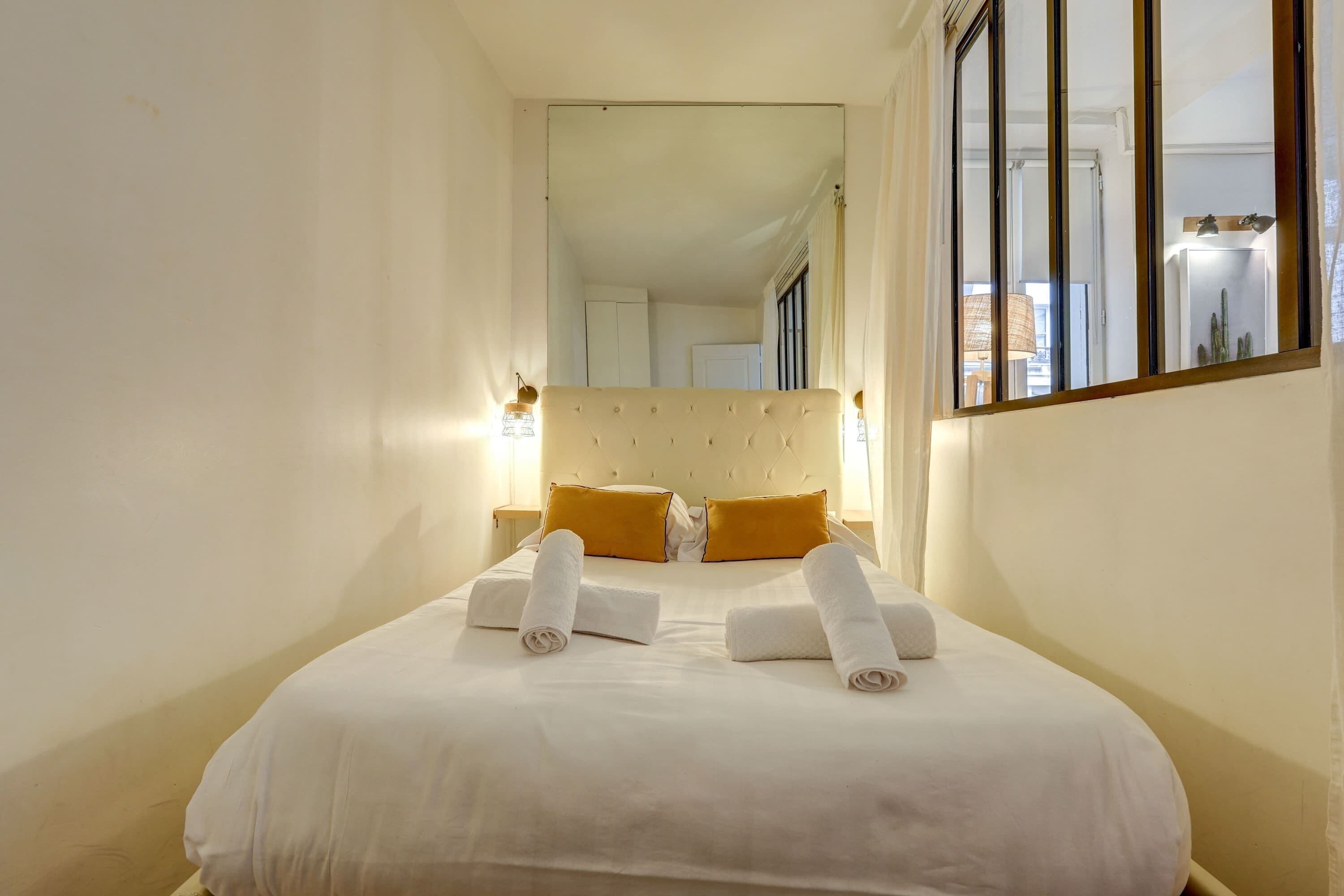 2 Schlafzimmer, Schreibtisch, Bügeleisen/Bügelbrett, WLAN