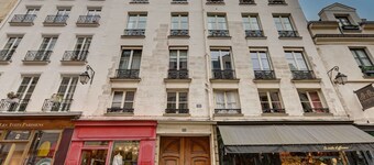 2 bedroom in the heart of Le Marais!