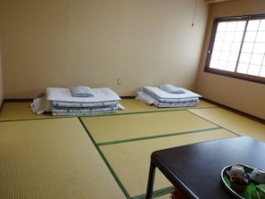 1 bedroom, desk, free WiFi, bed sheets