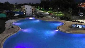 室外泳池、暖水池