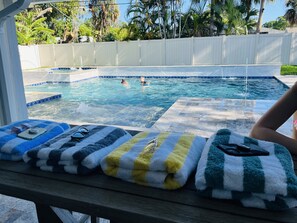 Alberca al aire libre y alberca climatizada