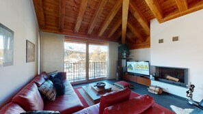 TV, fireplace, stereo