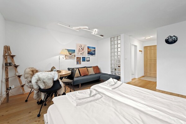 1 bedroom, iron/ironing board, WiFi, bed sheets