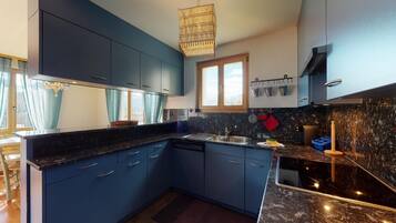 Réfrigérateur, four, plaque de cuisson, lave-vaisselle