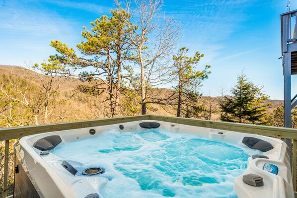 Outdoor spa tub